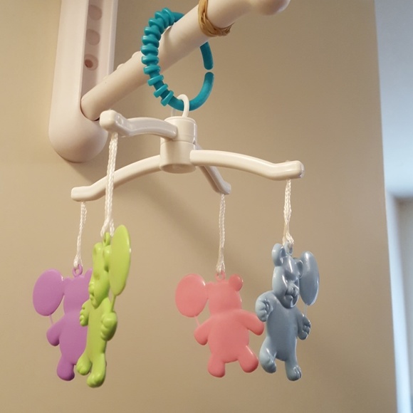 Two Mobile Hangers. - Picture 6 of 8